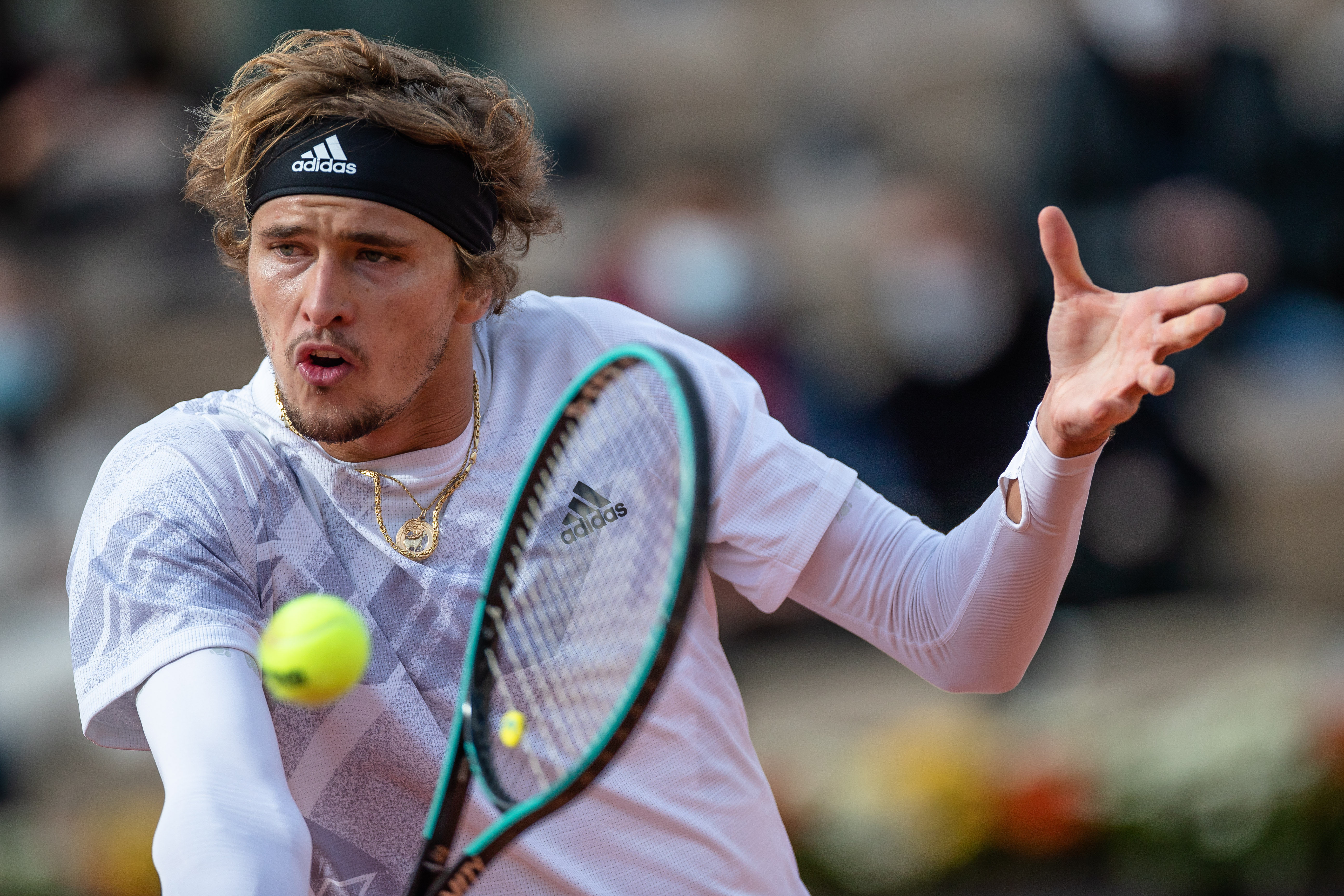 员的出色发 员的出色发