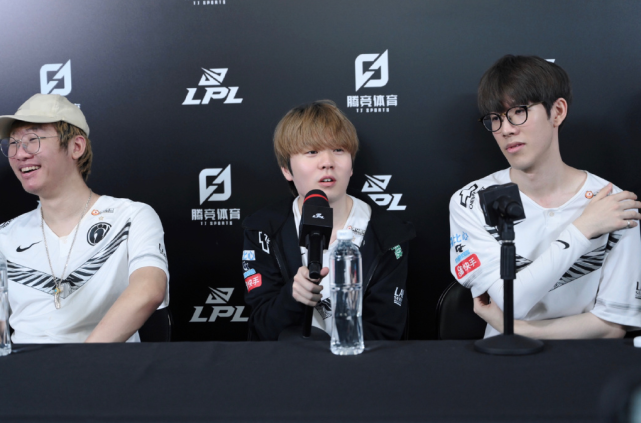 随着瑞典前 随着瑞典前